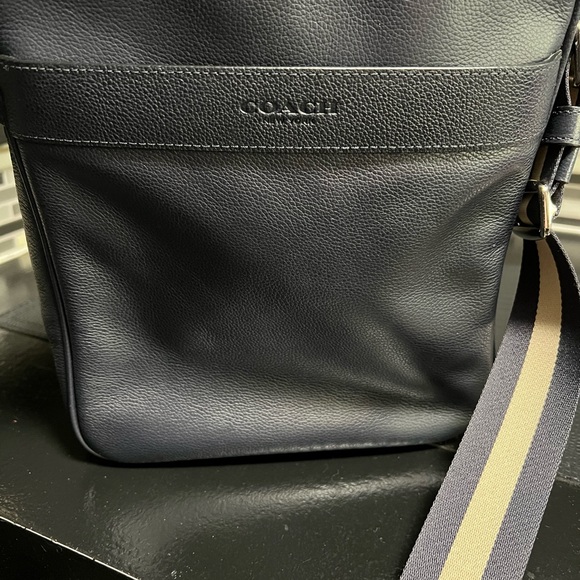 Coach CHARLES Smooth Leather Flight Bag - Picture 2 of 5